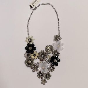 NWT Floral Fashion Necklace